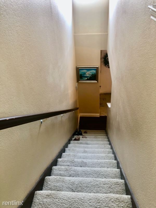 Building Photo - 2 br, 2.5 bath Townhome - 2305 Kingsway Dr