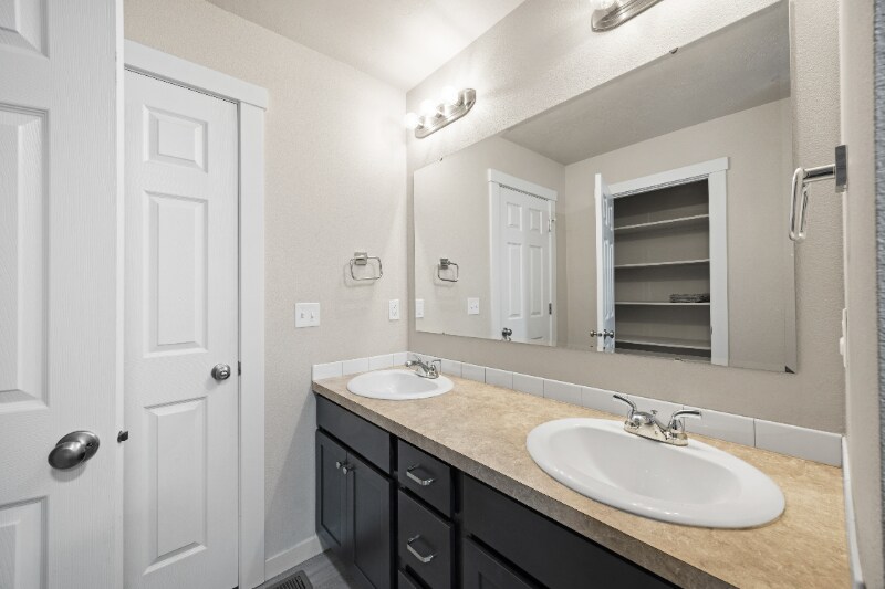 Building Photo - 15335 Stovall Ave