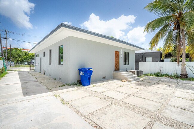 Building Photo - 666 NW 28th St