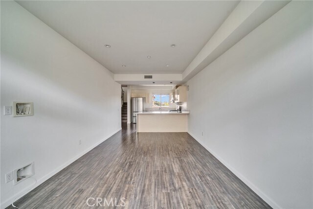 Building Photo - 825 W Duarte Rd