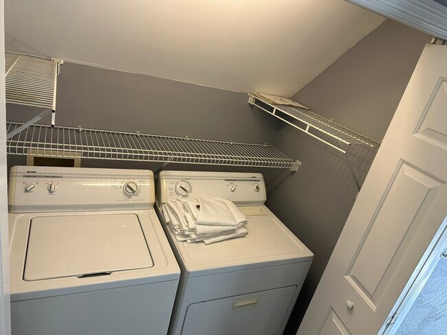 Building Photo - 580 Wisteria Dr