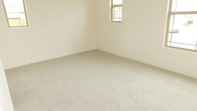 Building Photo - Beautiful home with generation suite in gated community