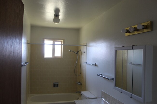 Building Photo - 6520 Climax Ave