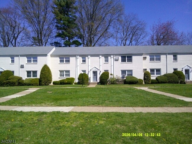 Building Photo - 7 Bashford Ave