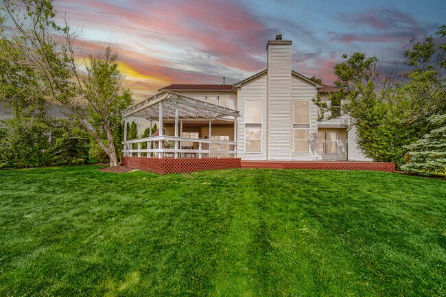 Building Photo - 1044 Oakhill Dr