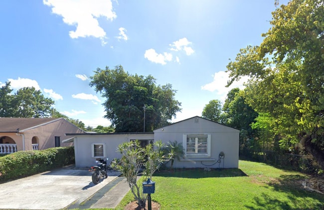 Primary Photo - 250 NW 102nd St