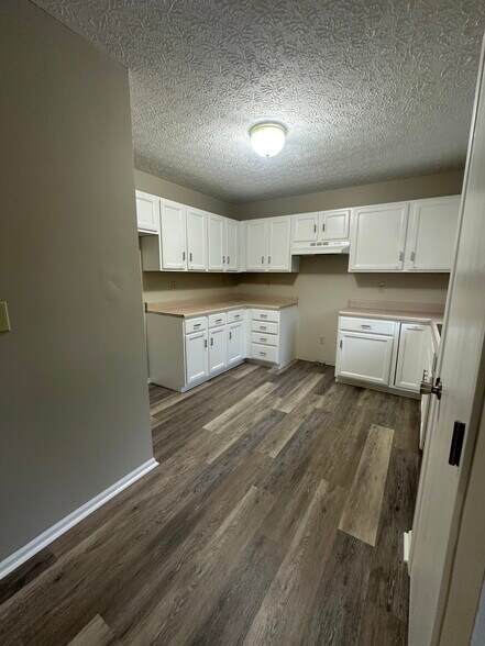 Building Photo - 3303 Windridge Dr