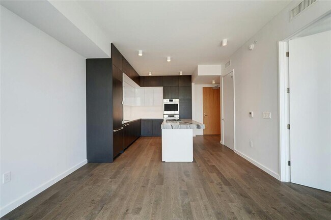 Building Photo - 313 W 17th St