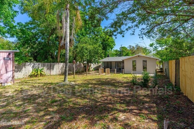 Building Photo - 1702 Carolina Ave