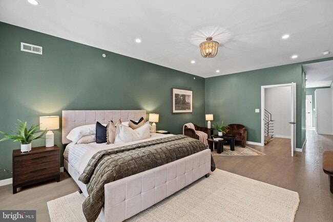 Building Photo - 2106 Spring St