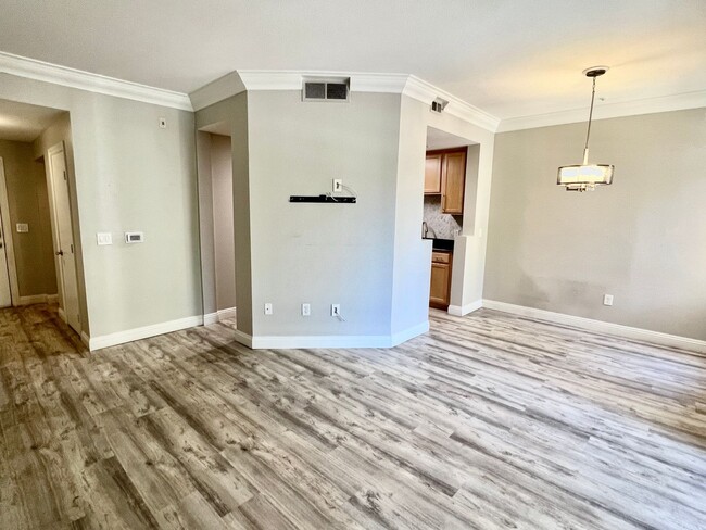 Building Photo - Meridian UNFurnished 1Bdr/1Bath Condo