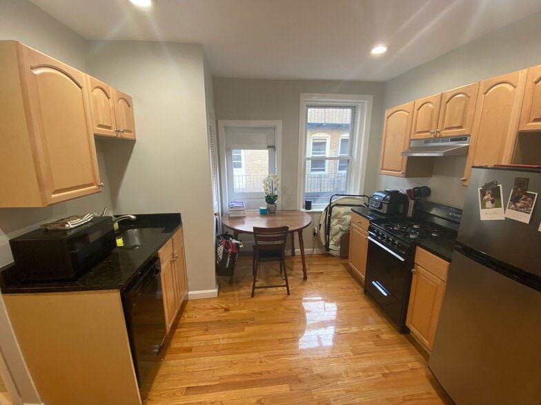 Building Photo - 2 Kilmarnock St