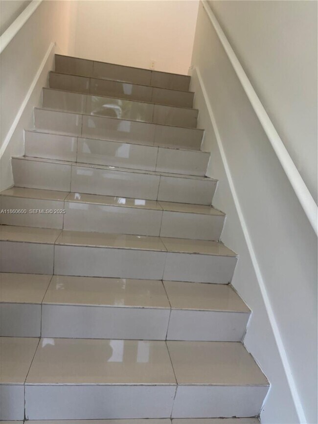 Building Photo - 2662 SE 19th Ct