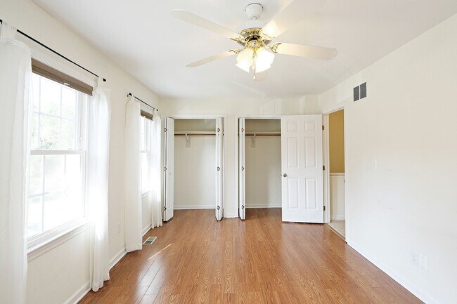 Building Photo - 430 Wynridge Dr