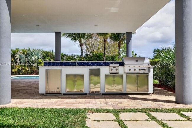 Building Photo - 16709 Botaniko Dr N