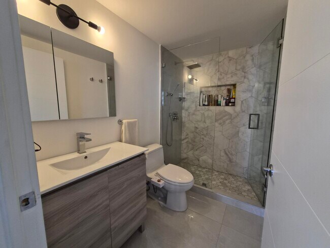 Building Photo - 701 Brickell Key Blvd