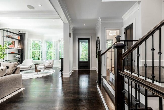 Building Photo - 470 Hamilton St SE