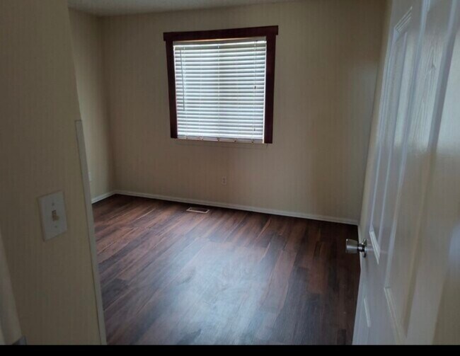 Building Photo - 4675 S Buckley Way