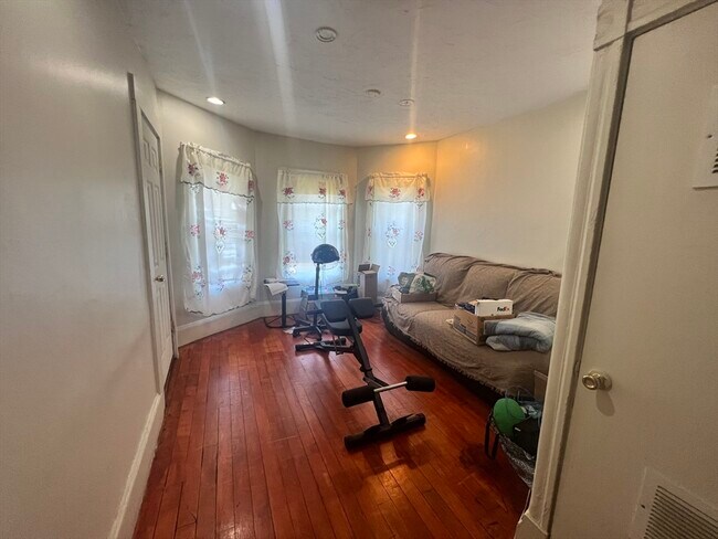 Building Photo - 75 Intervale St