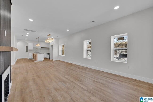 Building Photo - 1720 34th Pl N