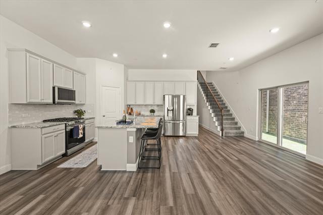 Building Photo - 7424 Palisades Dr