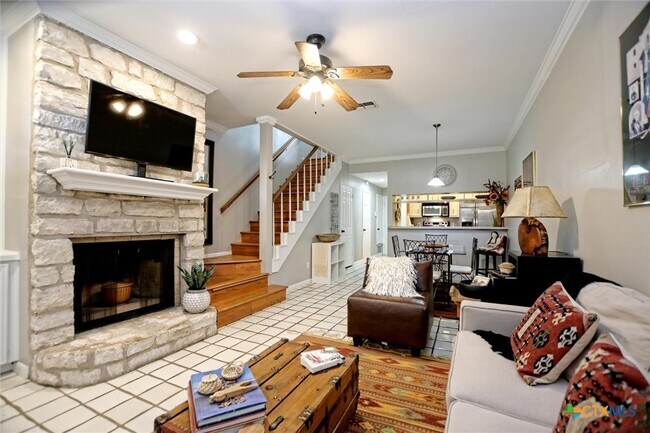 Building Photo - 641 W 31st 1/2 St