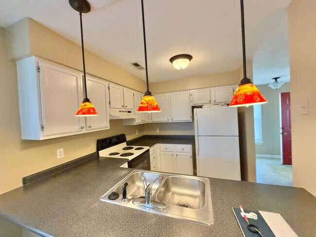 Building Photo - Coming soon! Property, being updated, 1 mile to shops, central Wilmington 3 BEDROOMS!