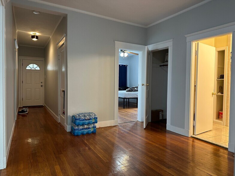 Building Photo - 9 Kenilworth St