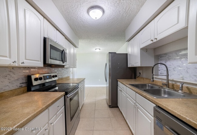 Building Photo - 2285 Dolphin Rd