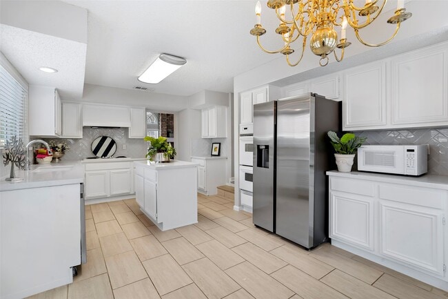 Building Photo - 12800 Briar Forest Dr