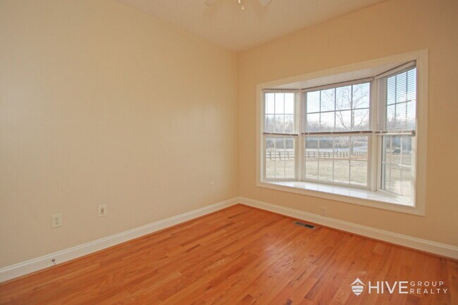 Building Photo - Peaceful One-Level Living with Mountain Views