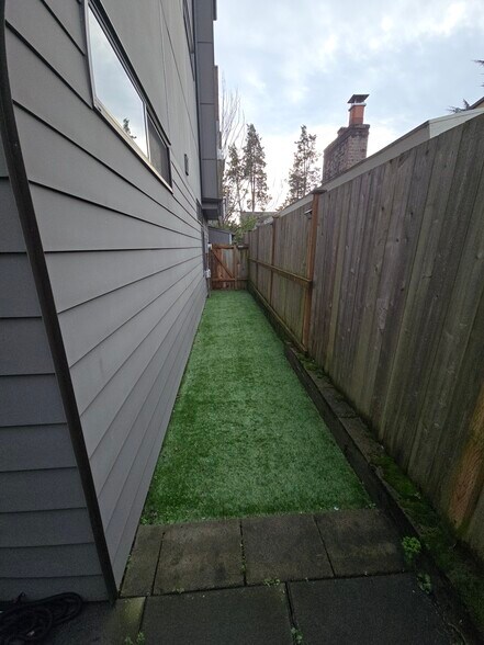 Building Photo - 2420B NW 61st St