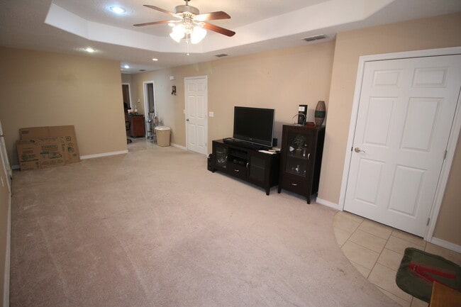 Building Photo - 708 Bison Rd