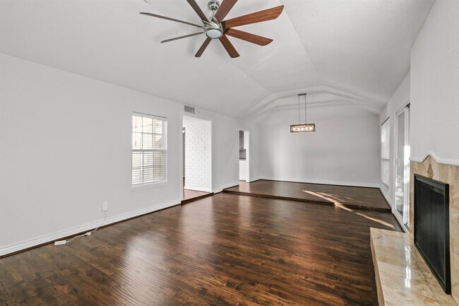 Building Photo - 12848 Westleigh Dr