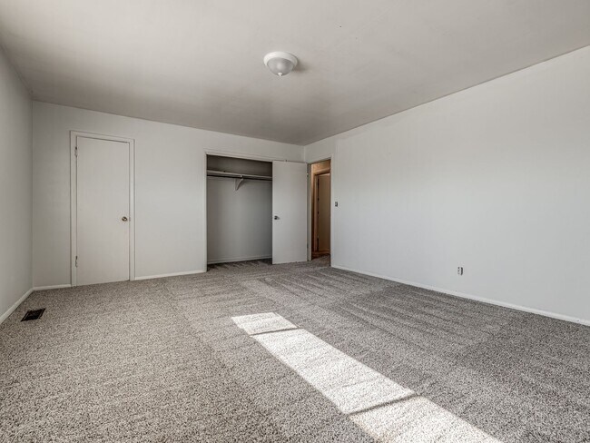 Building Photo - Updated in NE OKC for rent! Minutes to Broadway Extension/235 and Downtown!