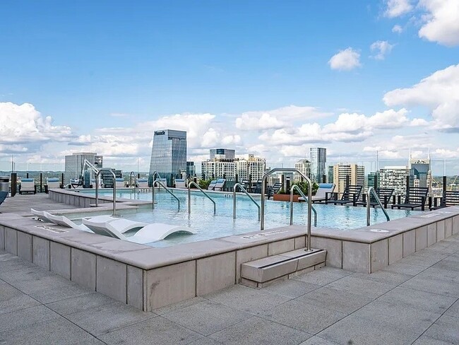 Building Photo - 1212 Demonbreun St