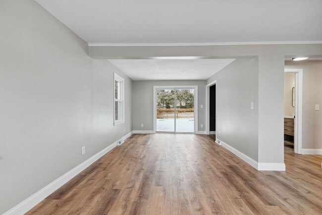 Building Photo - 10 Appleridge St