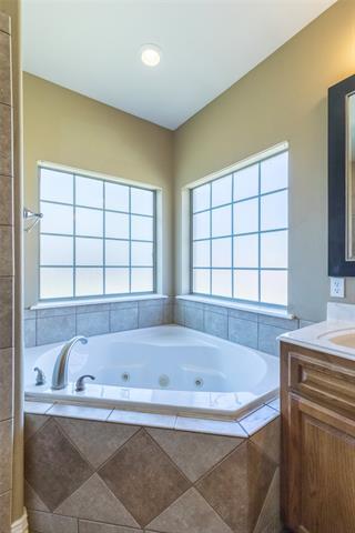 Building Photo - 682 Lytle Shores Dr