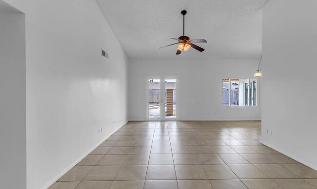 Building Photo - 2935 S Mollera