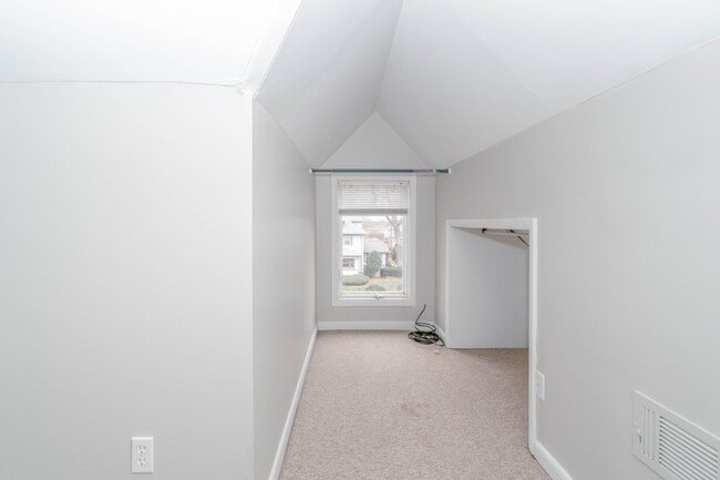 Building Photo - 515 1/2 Franklin St - Cedar Falls