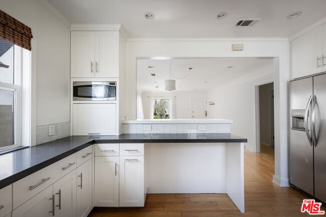 Building Photo - 3659 Glenfeliz Blvd