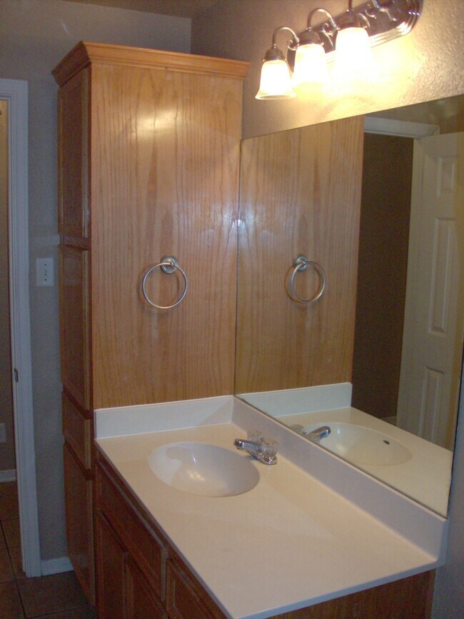 Building Photo - Well-Maintained Home Near Clear Creek Gate...