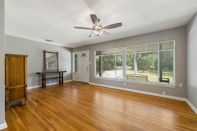 Building Photo - 2605 W 49th St