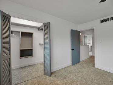 Building Photo - 3809 N Braeswood Blvd