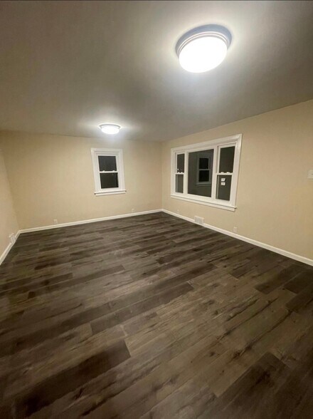 Building Photo - 350 4th St