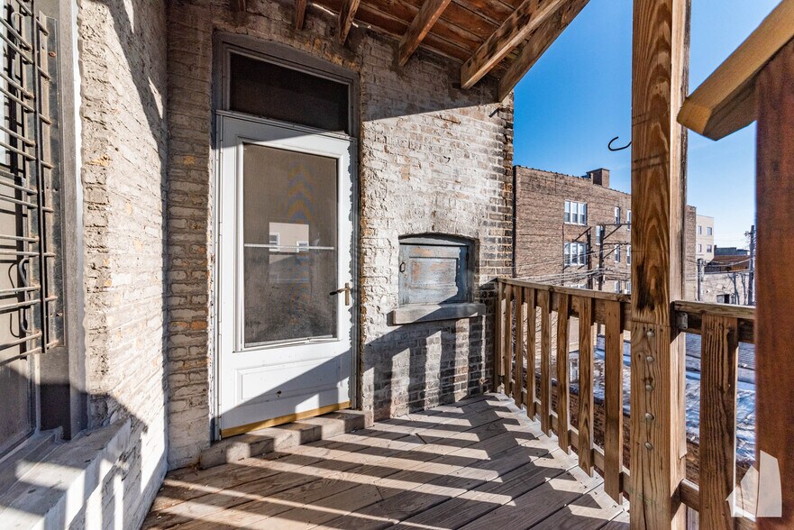 Building Photo - 4455 N Artesian Ave