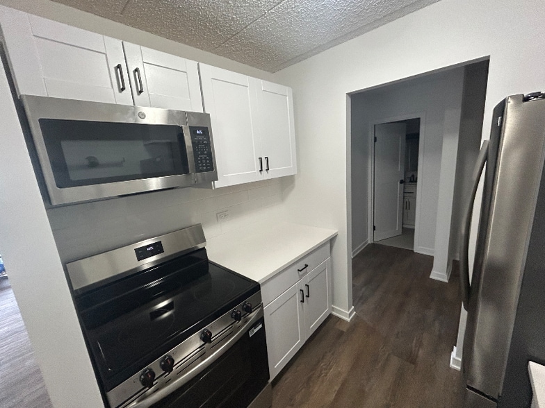 Building Photo - 9128 W Terrace Dr