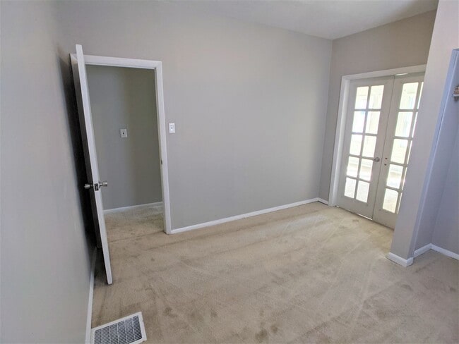 Building Photo - 517 E Troy Ave