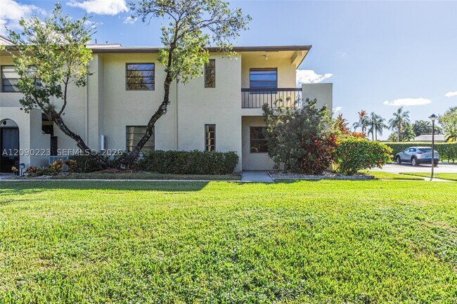 Building Photo - 8566 Casa Del Lago