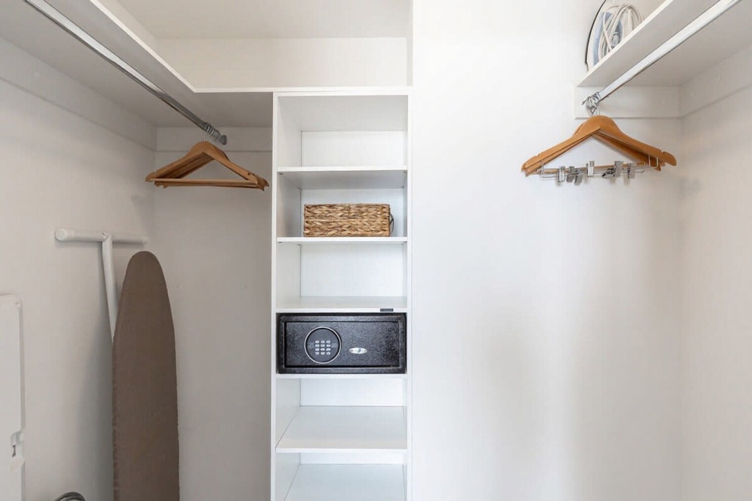 Building Photo - 4010 S Ocean Dr